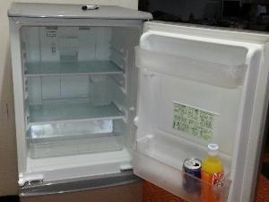 冷蔵庫を使用する時は自分の持ち物には名前を入れて冷やしましょう。他のお客様と問題が起きないように。