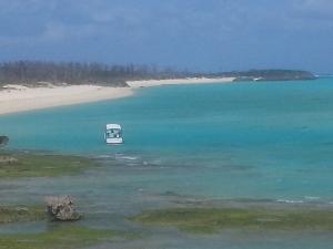 ヨロン島最大の海岸「大兼久海岸」　ヨロン島のメインビーチでもあります。この海岸から「百合が浜」にわたります。