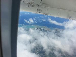 雲の下に隠れるヨロン島　いよいよ楽しいヨロン島旅行の始まりです