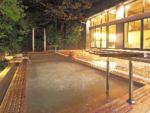 夜の大浴場露天風呂