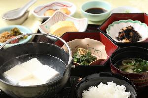 「おとうふ」など京都の朝ごはんをご堪能ください。