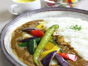 夏休みメニュー　夏野菜と近江牛カレー（イメージ）