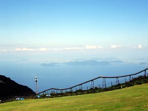 「びわ湖バレイ」山頂の大すべり台はびわ湖の絶景を楽しみながら