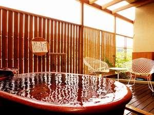 【うかれ雲】信楽焼の陶器風呂。落ち着いてのんびりはいれます。