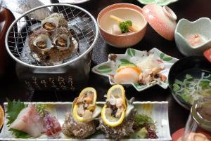 日本海のサザエを刺身・つぼ焼で御賞味下さい。