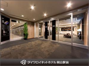 5階でエレベーターを降りると右手がフロントでございます
