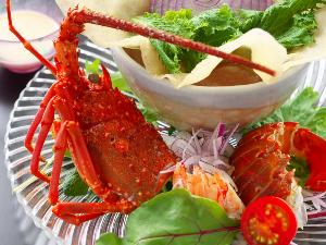 ぷりぷりの食感が堪らない伊勢海老を旬のお野菜と一緒に生姜創酢で食す★