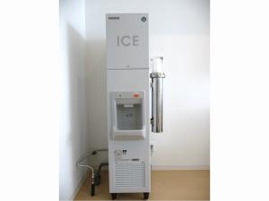 2階と5階に無料製氷機をご用意しております。