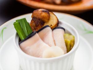 鯨と松茸の煮喰い
