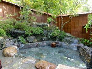 【貸切露天風呂】8ｔの湯量で広々♪