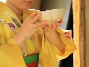 【茶室　儒安堂】　お抹茶のやさしい香があなたを幽玄の世界へと導きます。