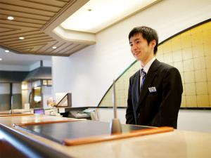 フロントではチェックイン・チェックアウトのほか周辺の観光情報案内やお客様のご要望・ご質問等対応させていただきます。