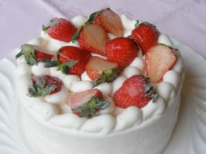記念日プランは１２ｃｍのデコレーションケーキをご用意。プレートはご指定可能♪