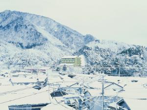 雪に包まれた甲羅戯。辺り一面銀世界です。　冬にお車でお越しの際は、冬用装備をお願いします。