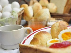 無料！各種パン・ドリンク・ゆで卵のセルフモーニング