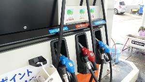 ガソリン補給で心も車も安心に♪　峠を越える旅路は、余裕を持って、景色も楽しみながらのドライブを☆