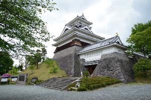 羽州の名城「上山城」　天守閣からは、上山市街・蔵王連峰を一望