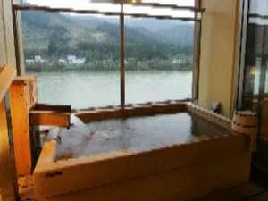 お風呂に浸かりながらゆっくり景色を楽しめる露天風呂付き客室