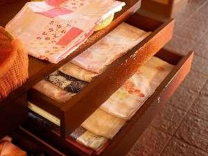 女性にはプラン限定お好きな柄を選べるおしゃれ浴衣のサービスも