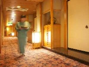 笑顔あふれるスタッフがお客様をご接待いたします