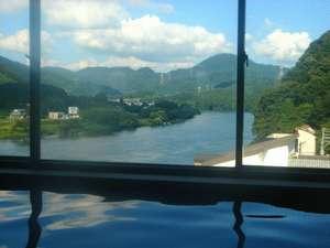 絶景が眼下に広がる展望大浴場が自慢