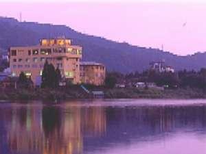 雄大な阿賀野川の流れは正に絶景という言葉が当てはまる