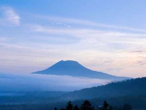 雌阿寒岳／こんな幻想的な風景に出会えるといいですね。