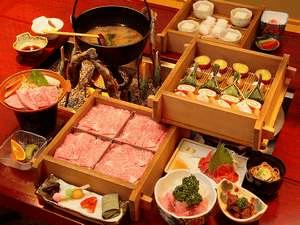 【笠コース】飛騨牛上ロース肉＆ミニステーキのみそ陶板焼き付（４人前一例）