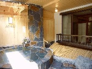 全室露天風呂付き！岩造りや石造りなど、お部屋毎に趣が異なる客室専用露天（一例）