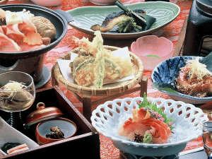 【料理】長生館自慢の会席料理をどうぞ