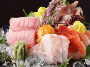 日本海の旬をお造りに盛り込みました。どうぞご堪能くださいませ。
