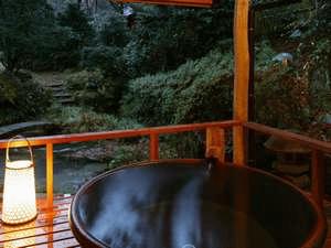 【五頭緑水庵】離れ、緑水庵の露天風呂。目の前に自然が広がります。