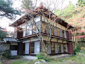 【松濤亭】庭園に佇む松濤亭は目の前に四季の趣が広がります。