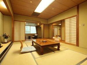 【特別室御風の間】二間続きの特別室。設えにゆかりの書などを展示