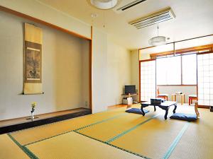 【新館和室14畳】6名様までお入りいただける広々としたお部屋です。