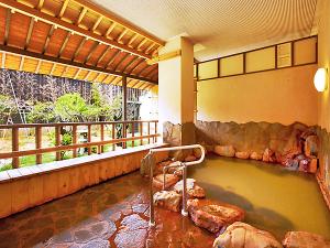 【露天風呂】庭園の眺めながら湯あみをお楽しみください。