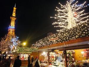【ミュンヘンクリスマス市】大通のホワイトイルミネーションも合わせてお楽しみ頂けます♪