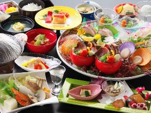 至れり尽くせり♪土佐の伝統皿鉢料理とカツオの藁焼きタタキ付き土佐風会席