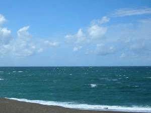 鵜の浜（うのはま）ビーチは宿から徒歩5分