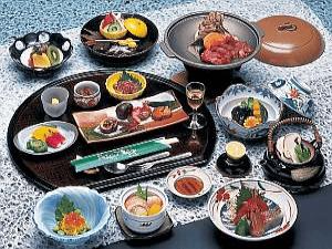 山形牛ヒレ陶板焼付和食膳一例