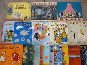 絵本は従業員が昔使用していたもの。昔なつかしい物が見つかるかもしれませんよ♪