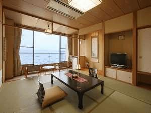 オーシャンビュー客室花の館バストイレ付和室海を眺めながらお寛ぎ下さい。