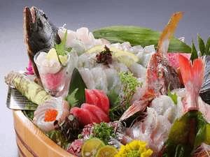 地魚姿盛り、季節毎にいろいろな魚が採れますので何がでるかお楽しみ！