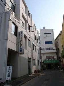 ホテル本館から別館入り口までの様子