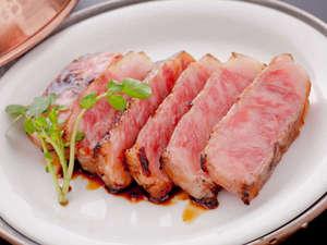 【神戸BEEF網焼き】当館一番人気の別注料理。