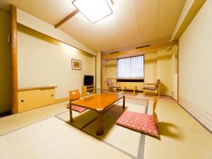 スタンダード【西館和室】<BR><BR>■和室8畳又は10畳 <BR>■ユニットバス <BR>■温水洗浄便座 <BR>■冷蔵庫・無料金庫<BR>■Wi-Fi完備<BR>■加湿空気清浄機 <BR>■禁煙室