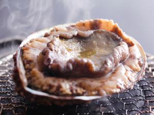 鮑の踊り焼をメインにした質重視の会席コース（イメージ）