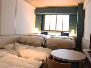 和室 約１０畳【本館】　２ＢＥＤ+２布団で４名様ご宿泊可。