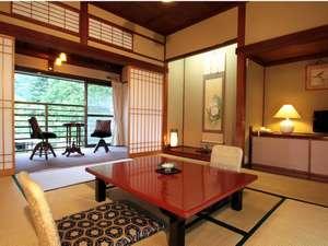 【本館・吉昇亭】昭和初期から残る懐かしさと数寄屋造りの素朴な和空間が、旅人の疲れを癒してくれます。