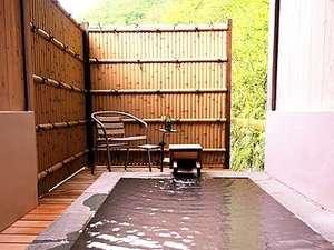 【枯淡の湯】芦之湯の季節ごとの彩りを楽しめ、空を見上げて癒される露天貸切風呂（IN時予約）